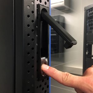 Serratura per armadio server